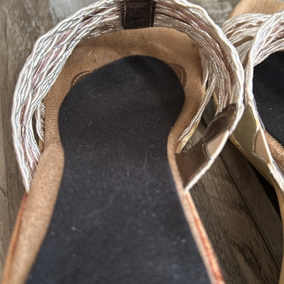 Shoes 8.5 - Picture 3 of 8